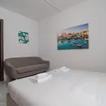 Comfortable Near The Seafront With Free Wifi And Air Conditioning *