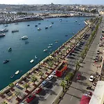 Comfortable Near The Seafront With Free Wifi And Air Conditioning شقة