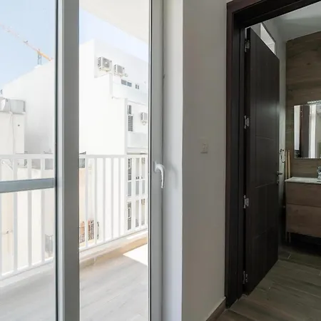 Comfortable Near The Seafront With Free Wifi And Air Conditioning Apartment *