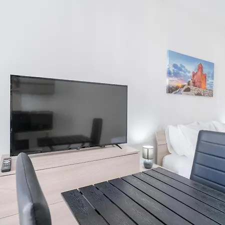 アパート Comfortable Near The Seafront With Free Wifi And Air Conditioning グジラ