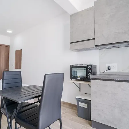 Apartment Comfortable Near The Seafront With Free Wifi And Air Conditioning *