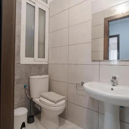 Apartment Comfortable Near The Seafront With Free Wifi And Air Conditioning *