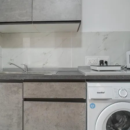 Comfortable Near The Seafront With Free Wifi And Air Conditioning Apartment *