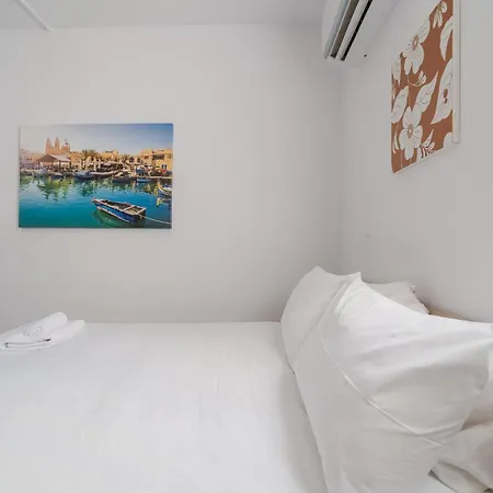 Comfortable Near The Seafront With Free Wifi And Air Conditioning Apartment *