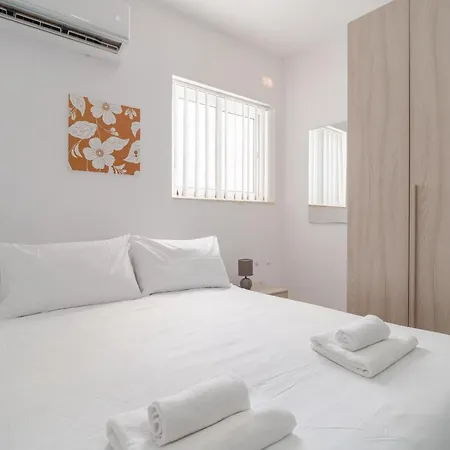 Apartment Comfortable Near The Seafront With Free Wifi And Air Conditioning *