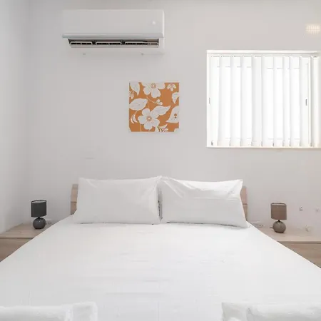 Apartment Comfortable Near The Seafront With Free Wifi And Air Conditioning