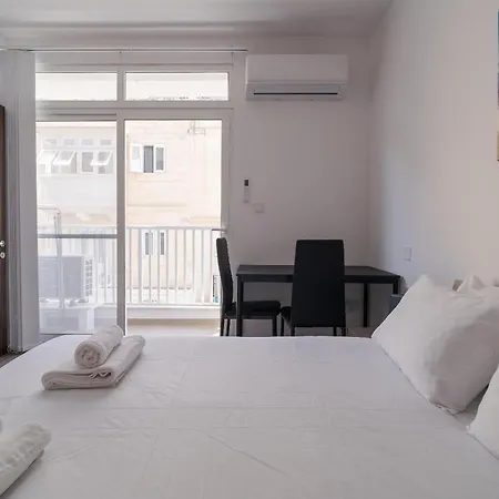 Comfortable Near The Seafront With Free Wifi And Air Conditioning Apartment *