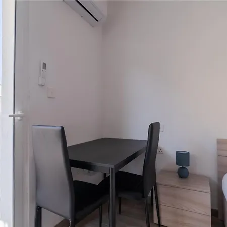 Comfortable Near The Seafront With Free Wifi And Air Conditioning Appartamento Gzira