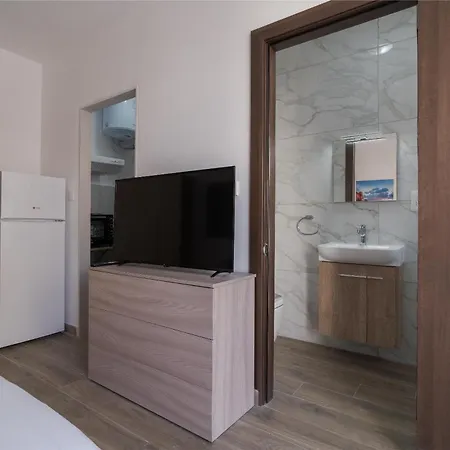 アパート Comfortable Near The Seafront With Free Wifi And Air Conditioning グジラ