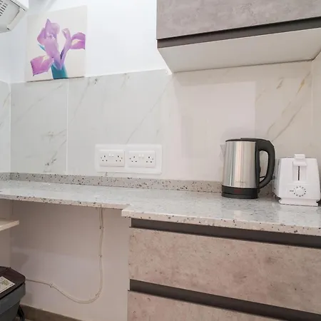 Comfortable Near The Seafront With Free Wifi And Air Conditioning Apartment