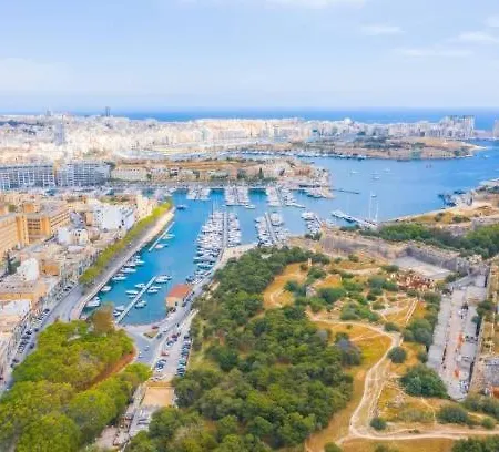 Comfortable Near The Seafront With Free Wifi And Air Conditioning *