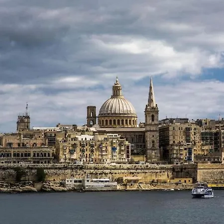 Comfortable Near The Seafront With Free Wifi And Air Conditioning