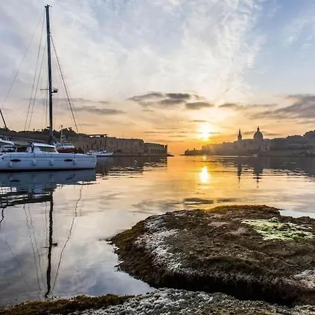 Comfortable Near The Seafront With Free Wifi And Air Conditioning *