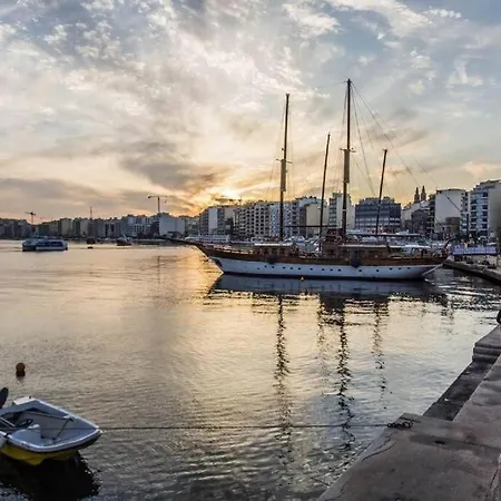 Comfortable Near The Seafront With Free Wifi And Air Conditioning Apartment