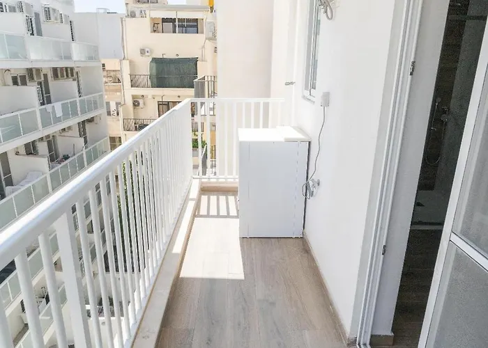 Comfortable Near The Seafront With Free Wifi And Air Conditioning * 그지라