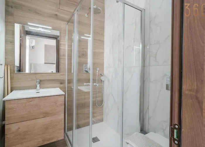 아파트 Comfortable Near The Seafront With Free Wifi And Air Conditioning 그지라