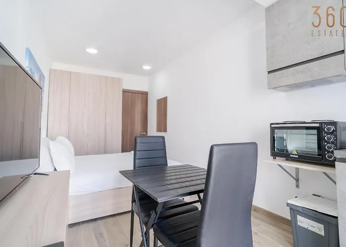 아파트 Comfortable Near The Seafront With Free Wifi And Air Conditioning 그지라