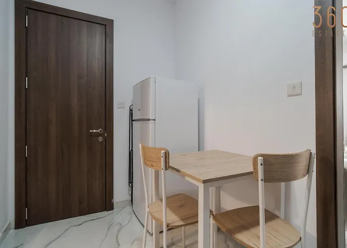 Comfortable Near The Seafront With Free Wifi And Air Conditioning *