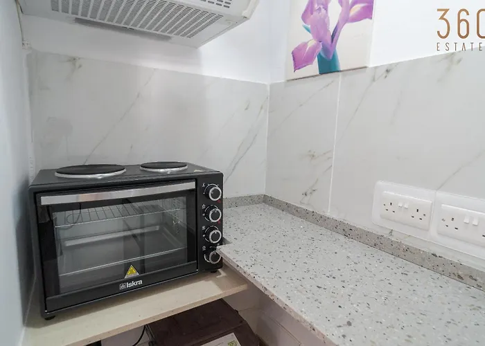 Comfortable Near The Seafront With Free Wifi And Air Conditioning