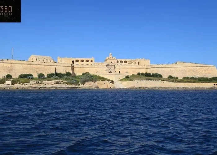 아파트 Comfortable Near The Seafront With Free Wifi And Air Conditioning *